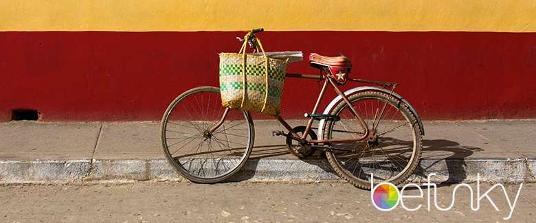 bike-with-yellow-wall-min
